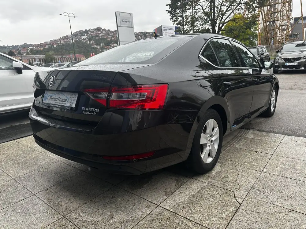 ŠKODA SUPERB 2.0TDI DSG - 6