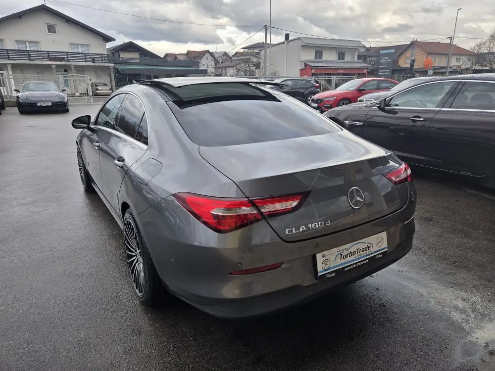 Mercedes-Benz CLA 180D Coupe Executive - 6