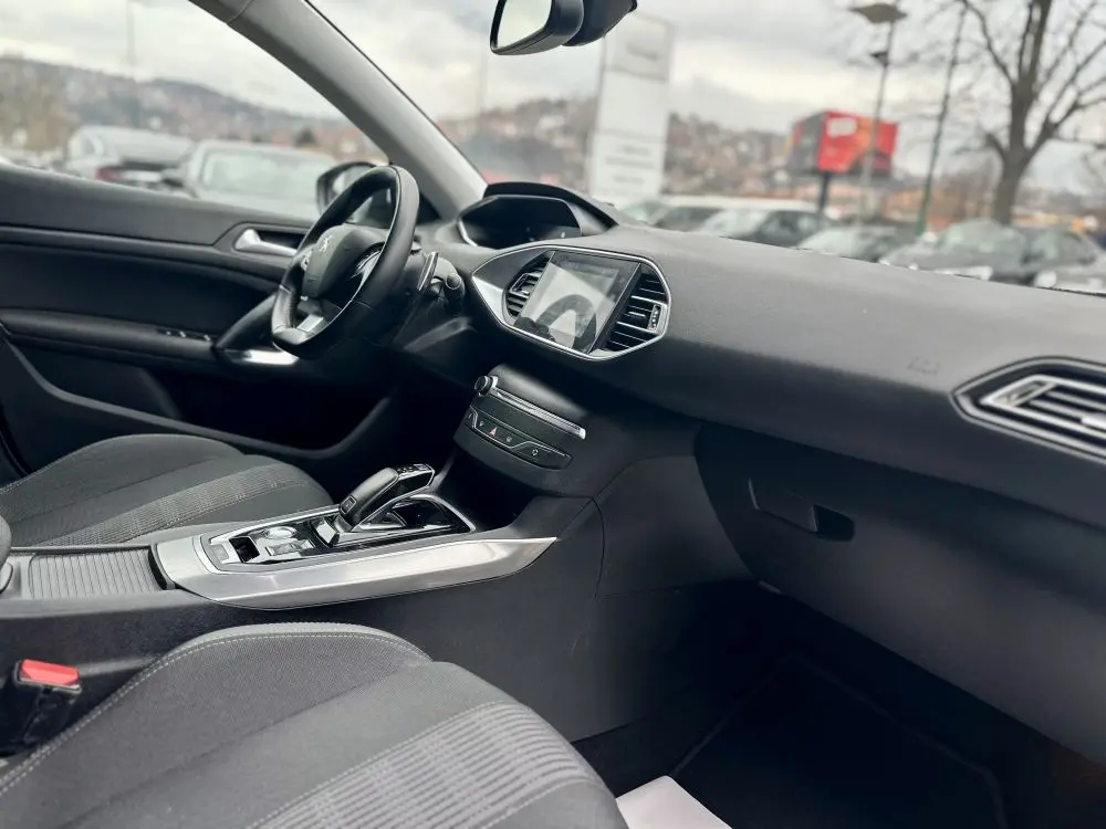 PEUGEOT 308 1.5HDI SW AUT - 17