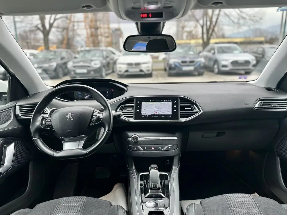 PEUGEOT 308 1.5HDI SW AUT - 10