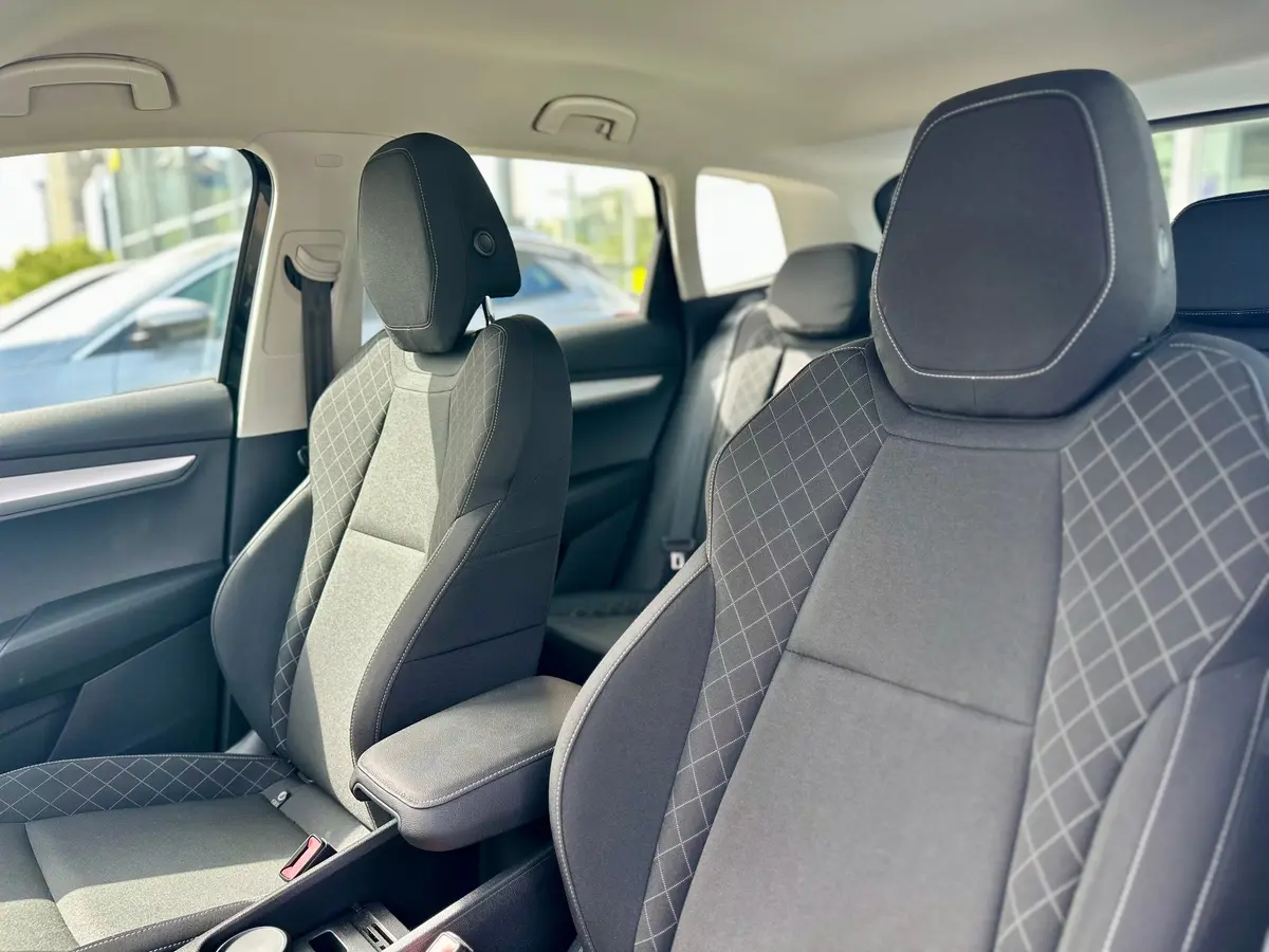 ŠKODA KAROQ 1.6 TDI DSG Business Line - 11