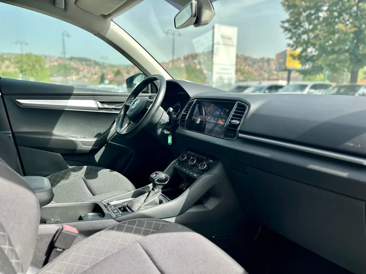 ŠKODA KAROQ 1.6 TDI DSG Business Line - 18