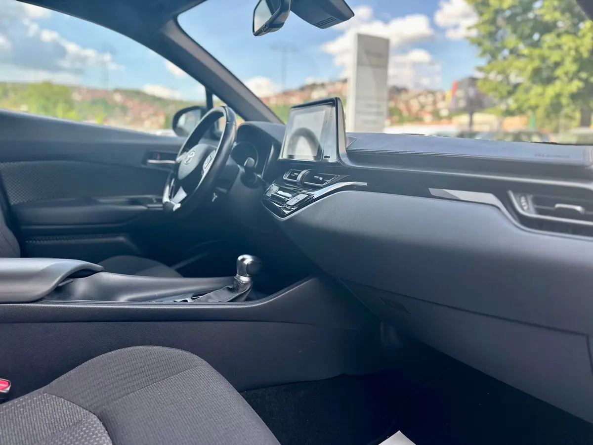 TOYOTA C-HR 1.8 E-CVT BUSINESS HYBRID - 18