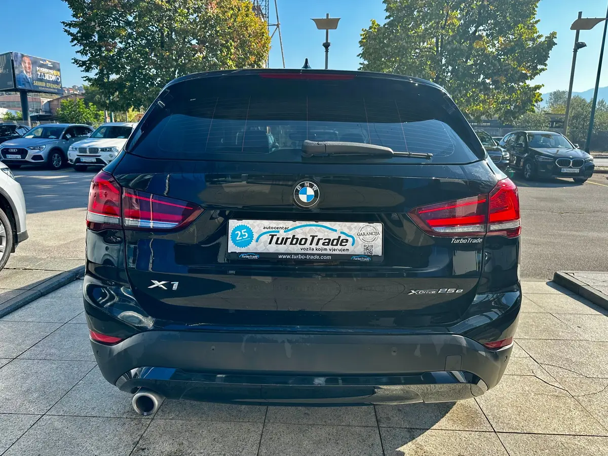 BMW X1 X-DRIVE 25E BUSINESS 54km dometa. - 7