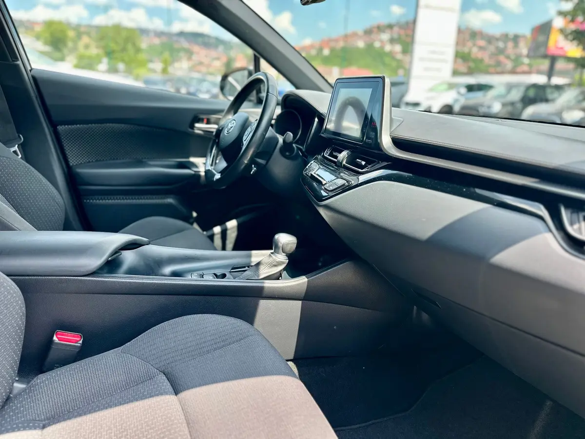 TOYOTA C-HR 1.8 E-CVT BUSINESS HYBRID - 18