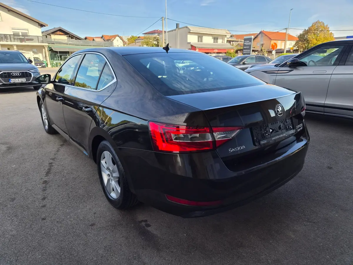 ŠKODA SUPERB 2.0TDI DSG - 5