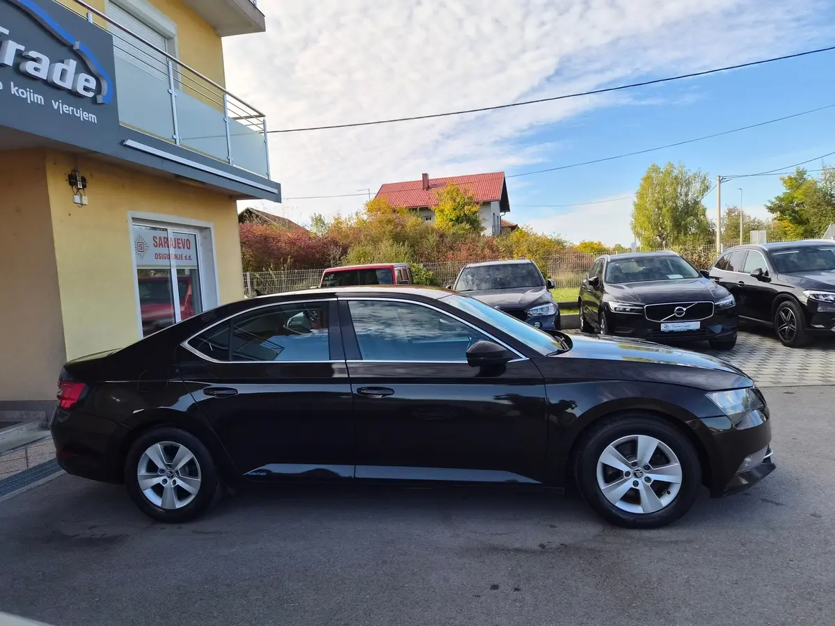 ŠKODA SUPERB 2.0TDI DSG - 8