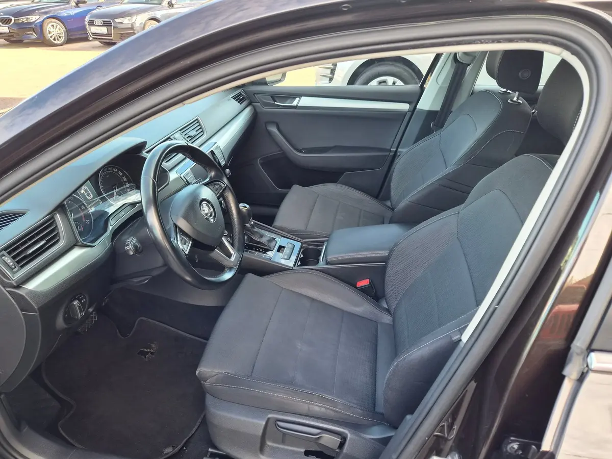 ŠKODA SUPERB 2.0TDI DSG - 9