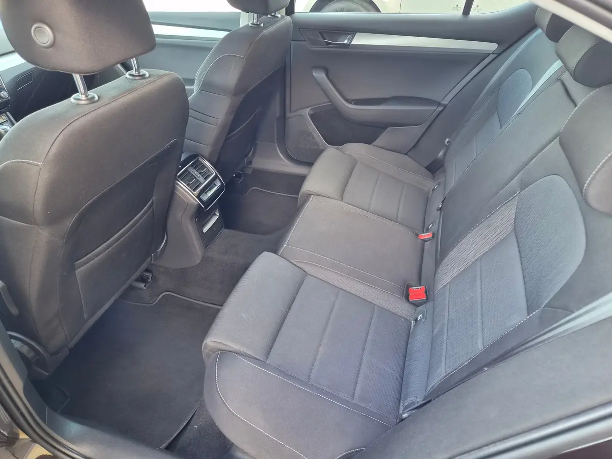 ŠKODA SUPERB 2.0TDI DSG - 10