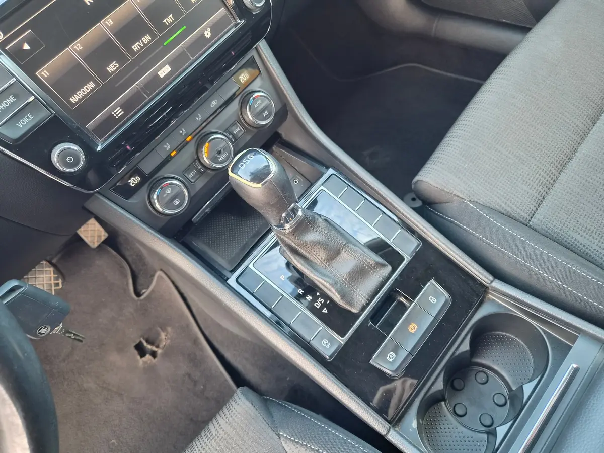 ŠKODA SUPERB 2.0TDI DSG - 15