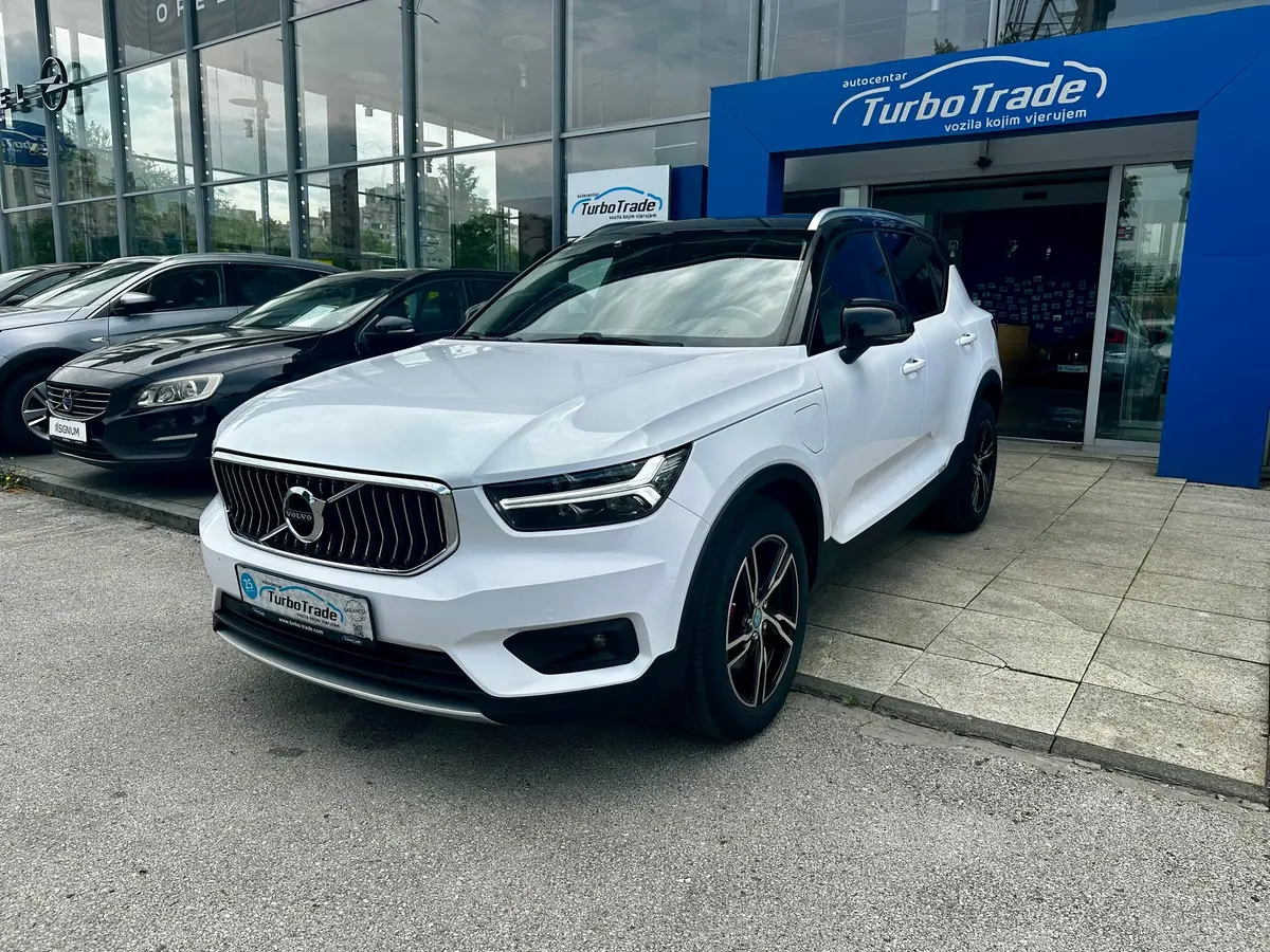 VOLVO XC40 T4 RECHARGE - 3