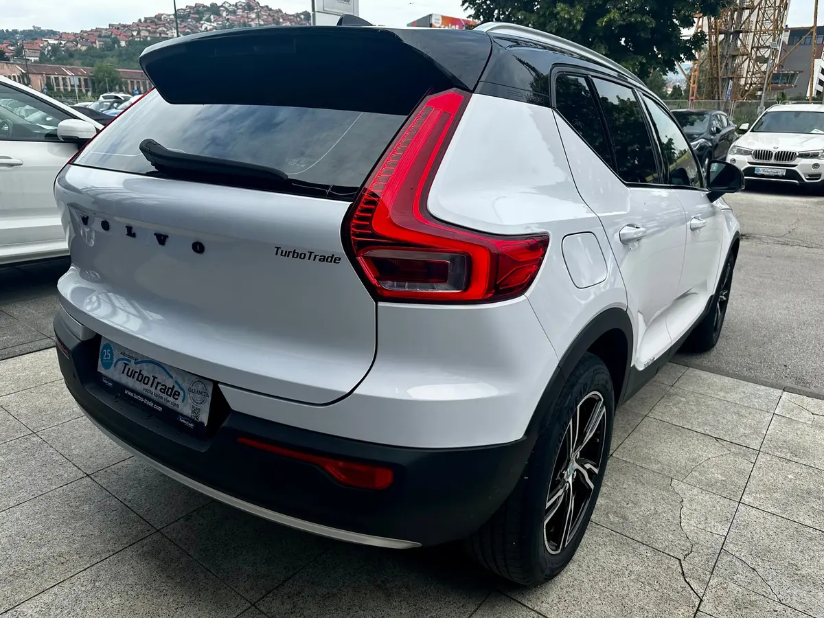 VOLVO XC40 T4 RECHARGE - 8