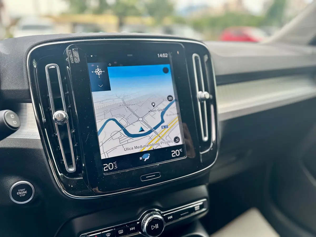 VOLVO XC40 T4 RECHARGE - 13