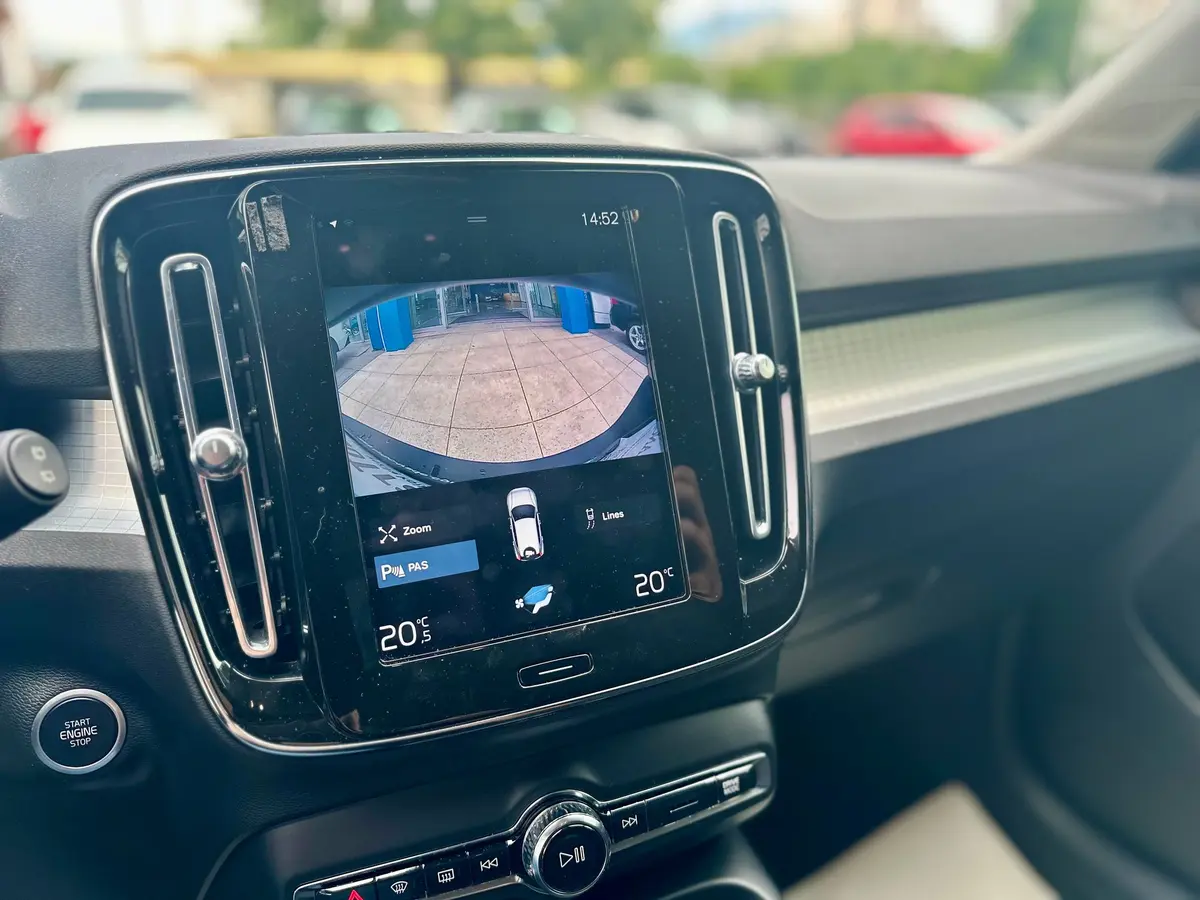 VOLVO XC40 T4 RECHARGE - 14