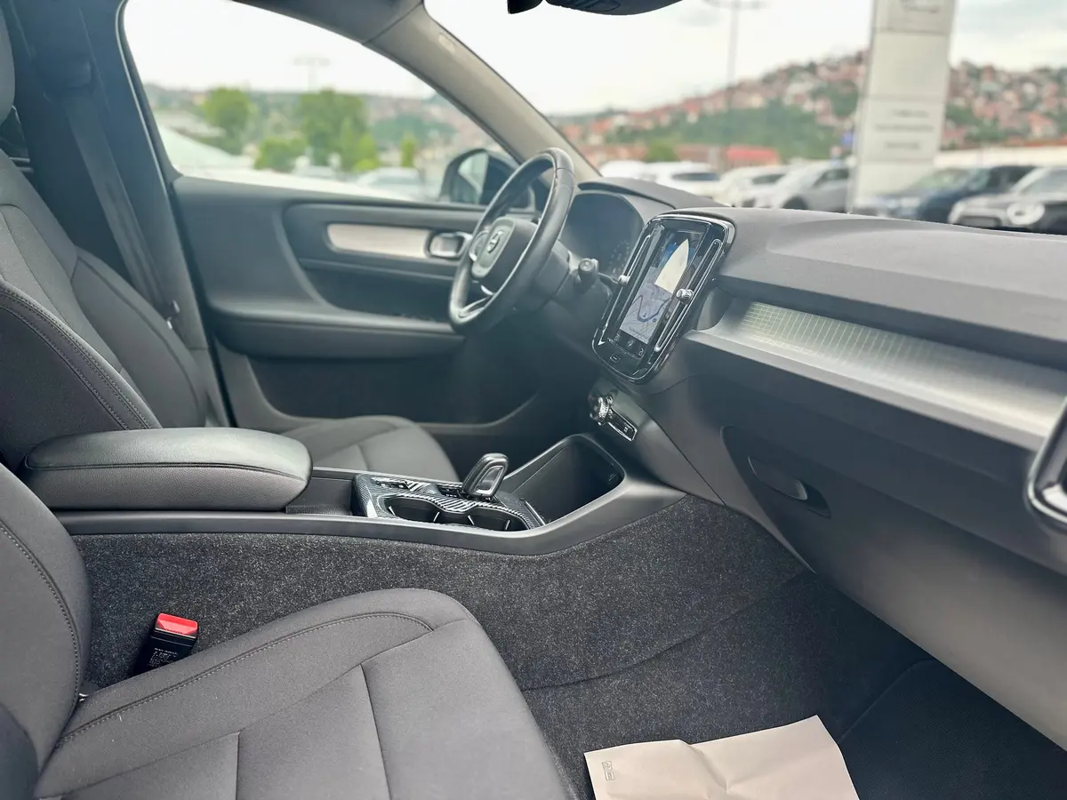 VOLVO XC40 T4 RECHARGE - 17