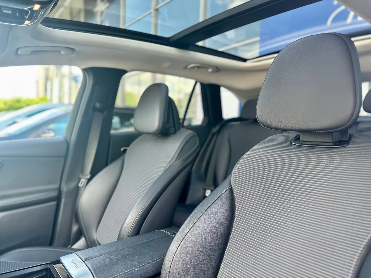 Mercedes-Benz GLC300 E 4Matic - 12