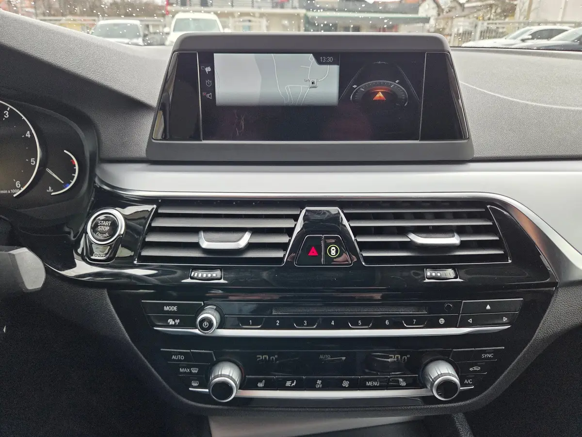 BMW 520 D AUT  - 13
