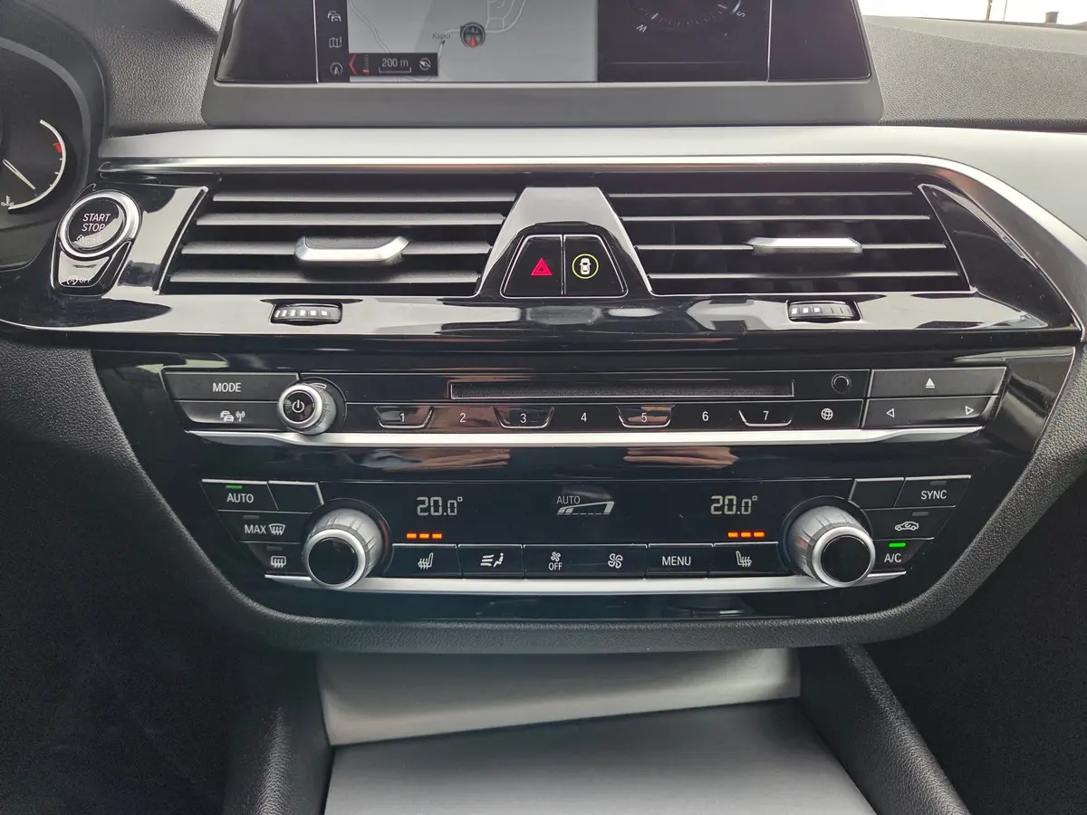 BMW 520 D AUT  - 14