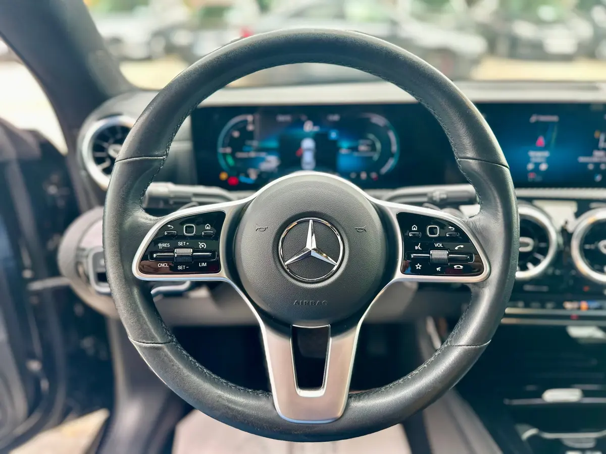 Mercedes-Benz CLA 180D Coupe  - 13