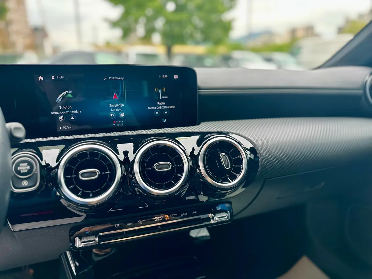 Mercedes-Benz CLA 180D Coupe  - 14