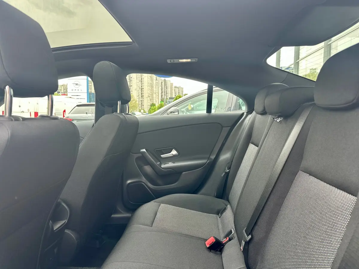 Mercedes-Benz CLA 180D Coupe  - 17