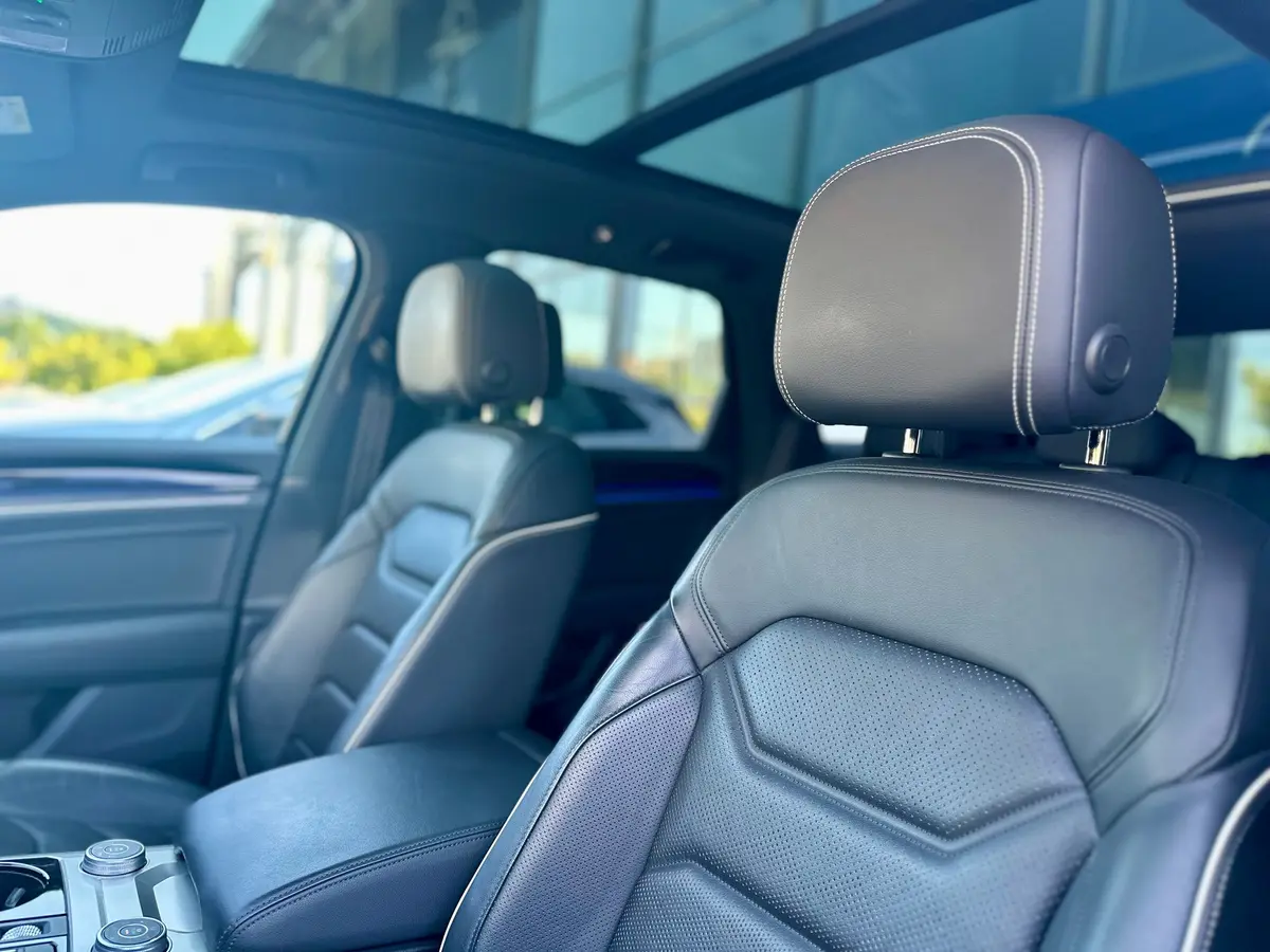 Volkswagen Touareg 3.0 V6 Hybrid 4Motion - 11