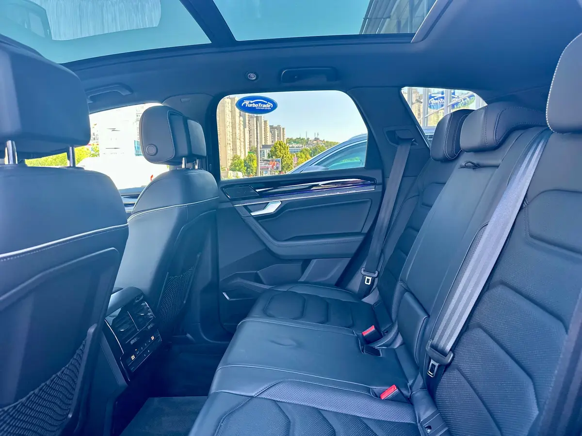 Volkswagen Touareg 3.0 V6 Hybrid 4Motion - 17