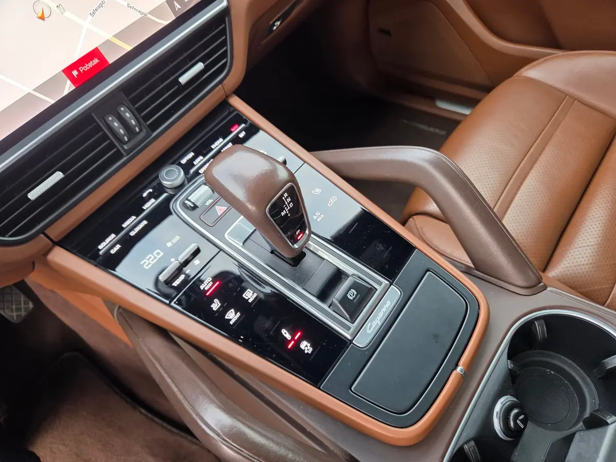 Porsche Cayenne Coupe 3.0 V6  - 16