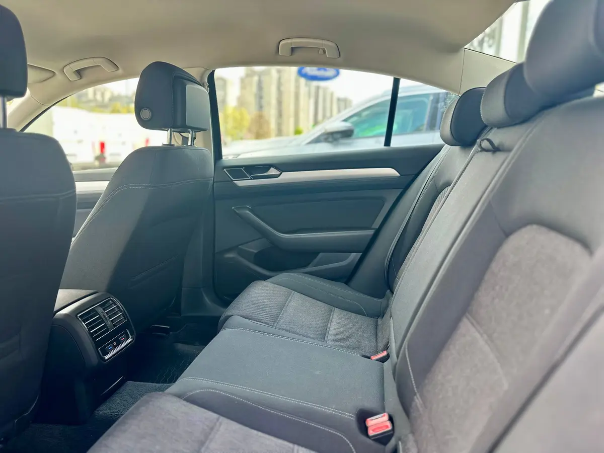 VOLKSWAGEN PASSAT 2.0TDI BLUEMOTION - 17