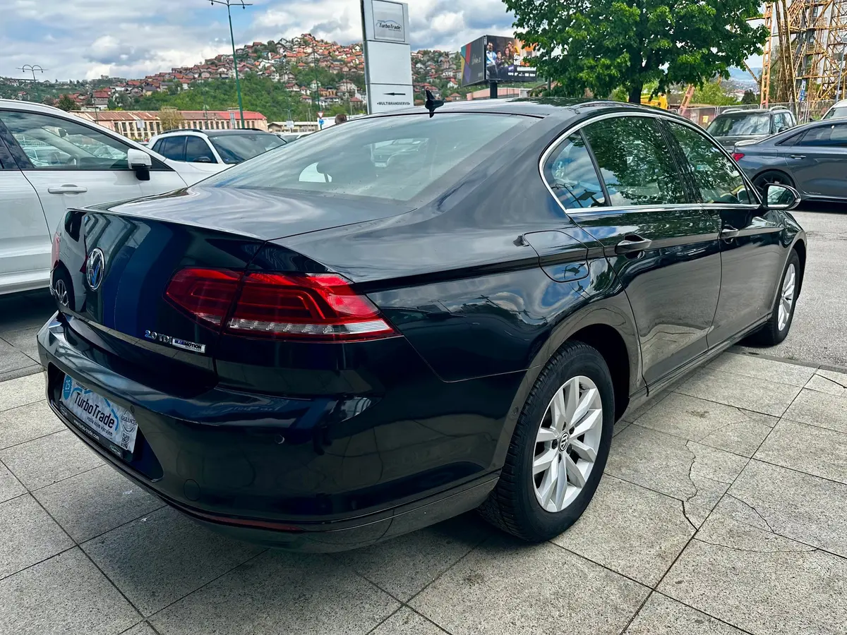 VOLKSWAGEN PASSAT 2.0TDI BLUEMOTION - 8