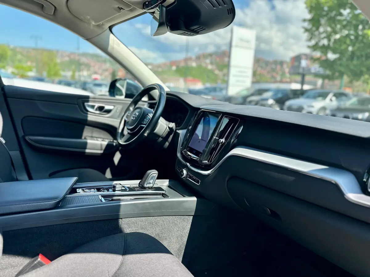 VOLVO XC60 B4 AWD - 17