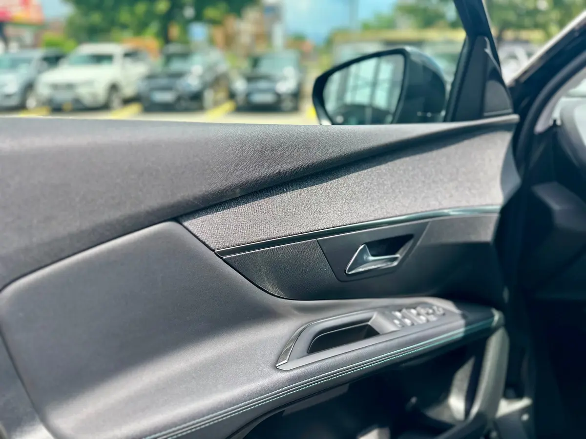 PEUGEOT 3008 HYBRID 225 E-EAT8 ALLURE - 10