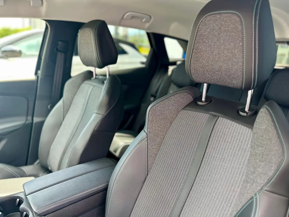 PEUGEOT 3008 HYBRID 225 E-EAT8 ALLURE - 12
