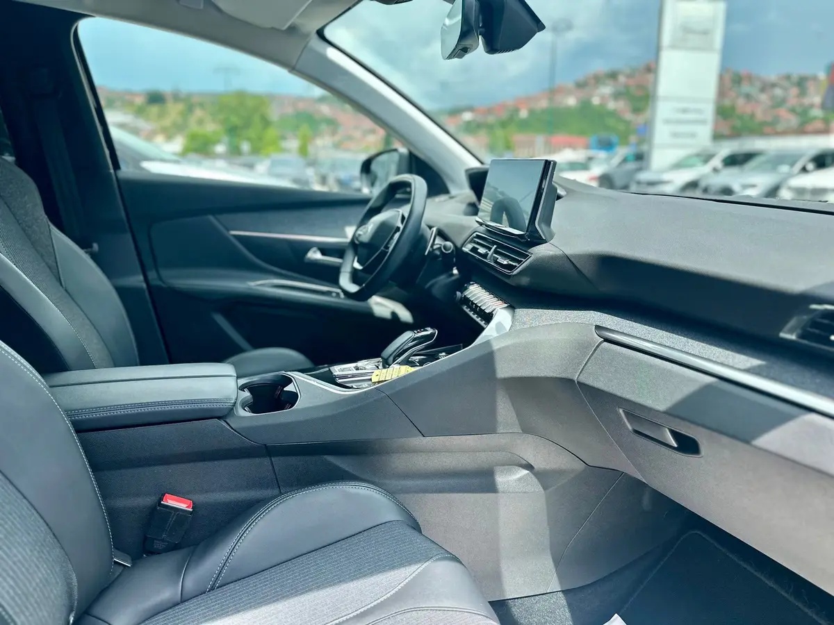 PEUGEOT 3008 HYBRID 225 E-EAT8 ALLURE - 19