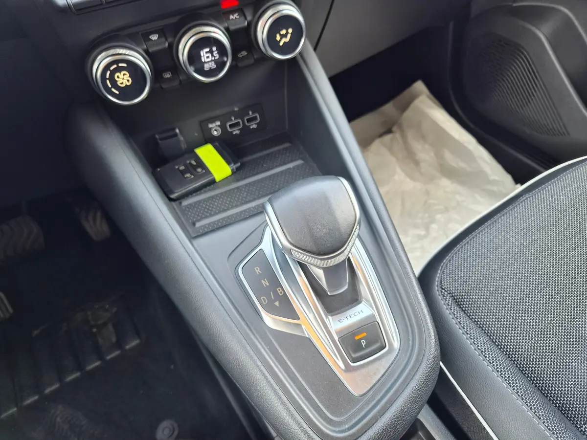 RENAULT CAPTUR 1.6 PHEV E-TECH - 17