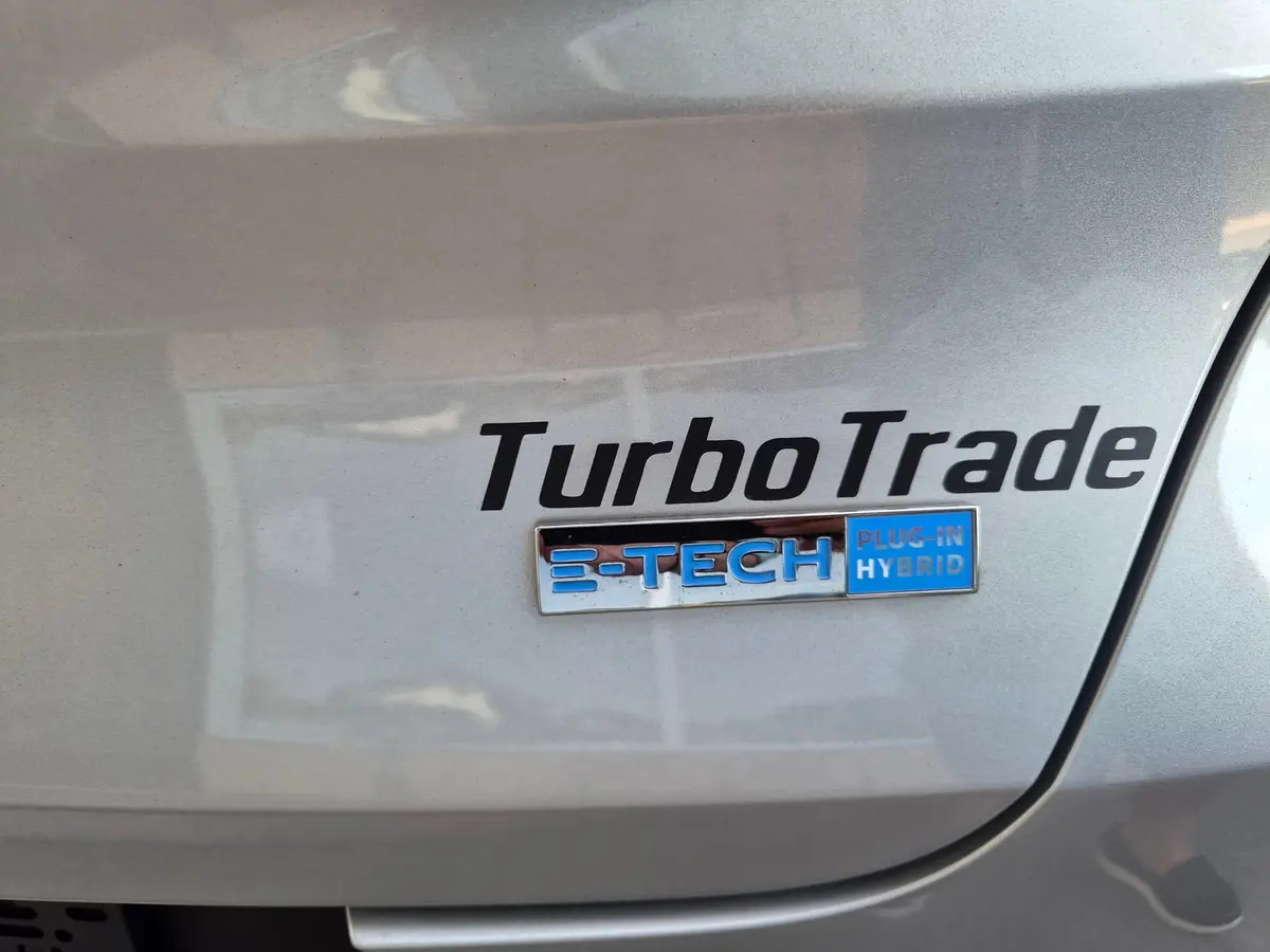 RENAULT CAPTUR 1.6 PHEV E-TECH - 19