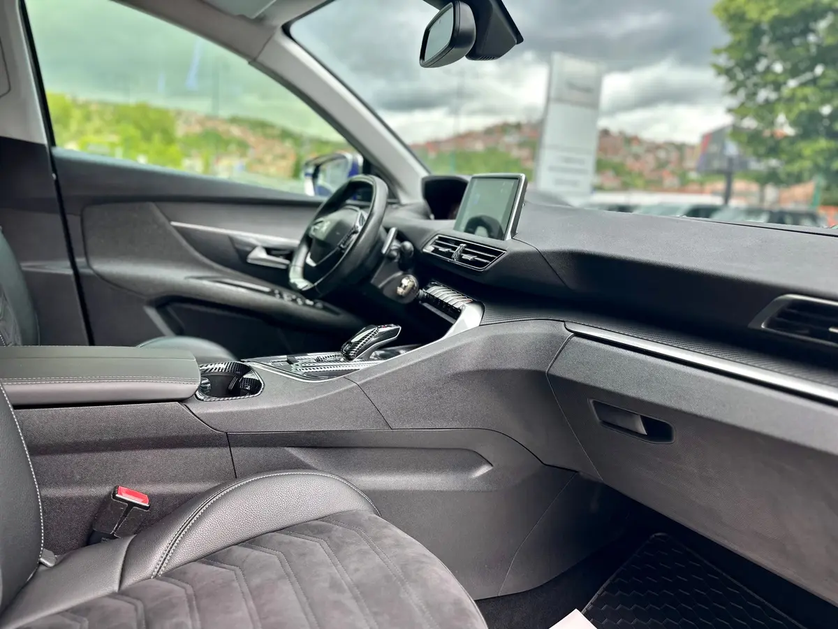 PEUGEOT 3008 1.5HDI AUT - 16