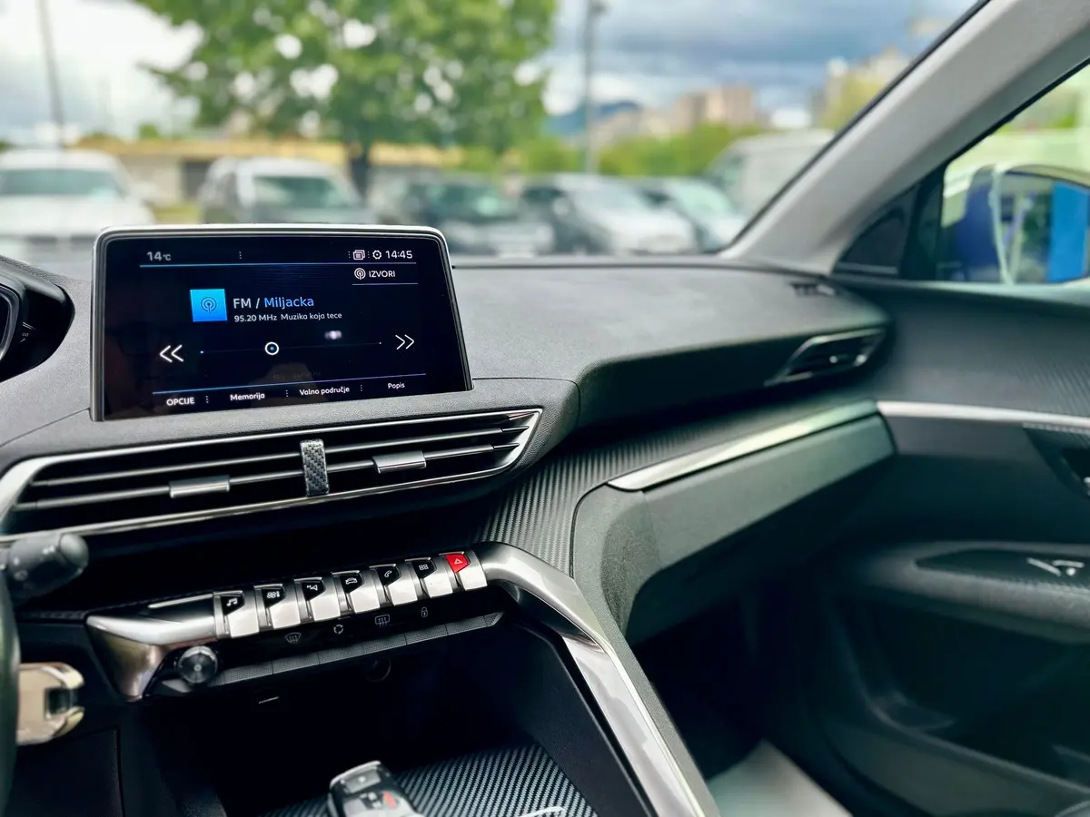 PEUGEOT 3008 1.5HDI AUT - 13