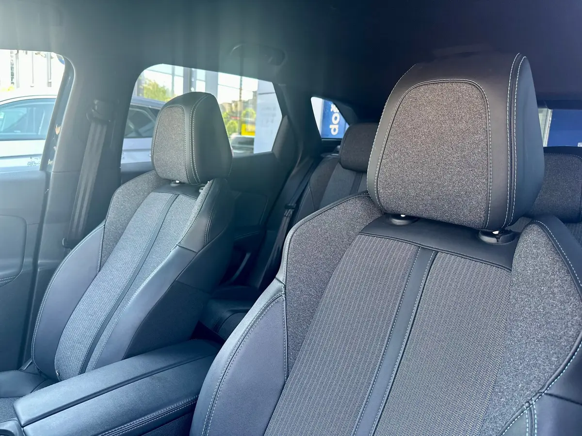 PEUGEOT 3008 1.6 HYBRID 4WD ALLURE 300KS - 11