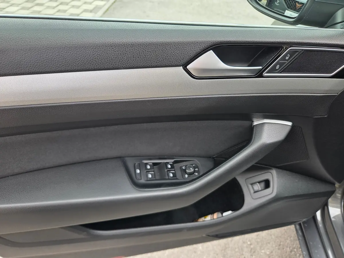 Volkswagen Passat 1.6 TDI DSG  - 10