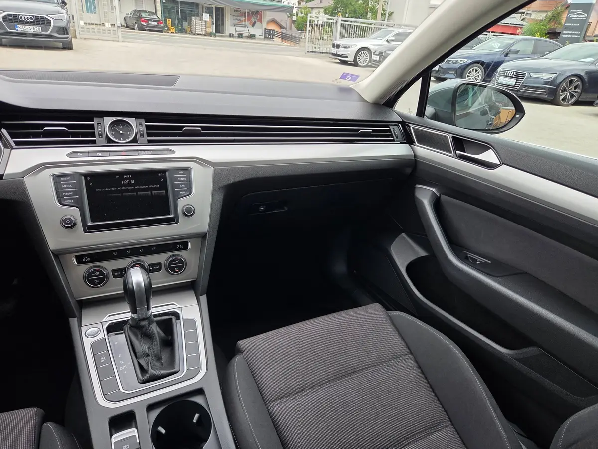 Volkswagen Passat 1.6 TDI DSG  - 12