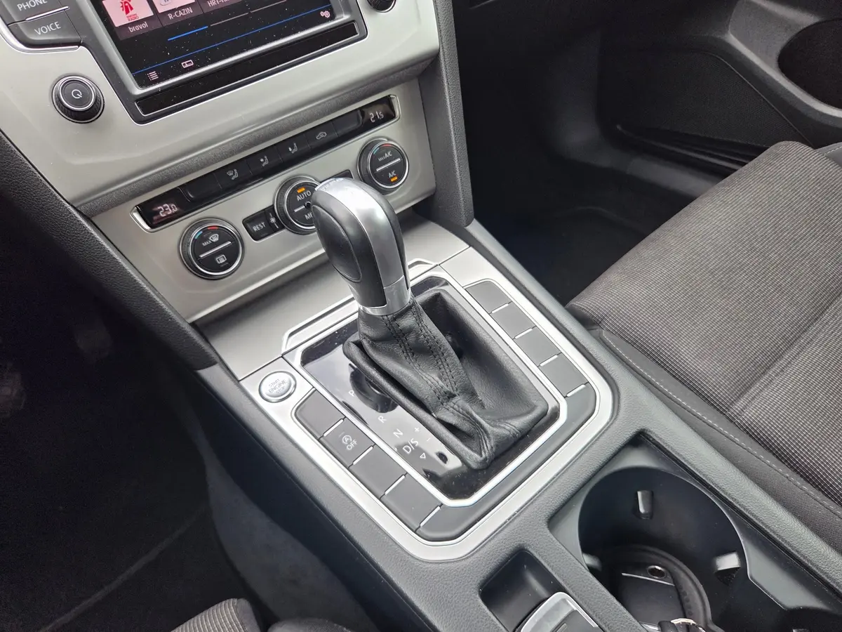 Volkswagen Passat 1.6 TDI DSG  - 15