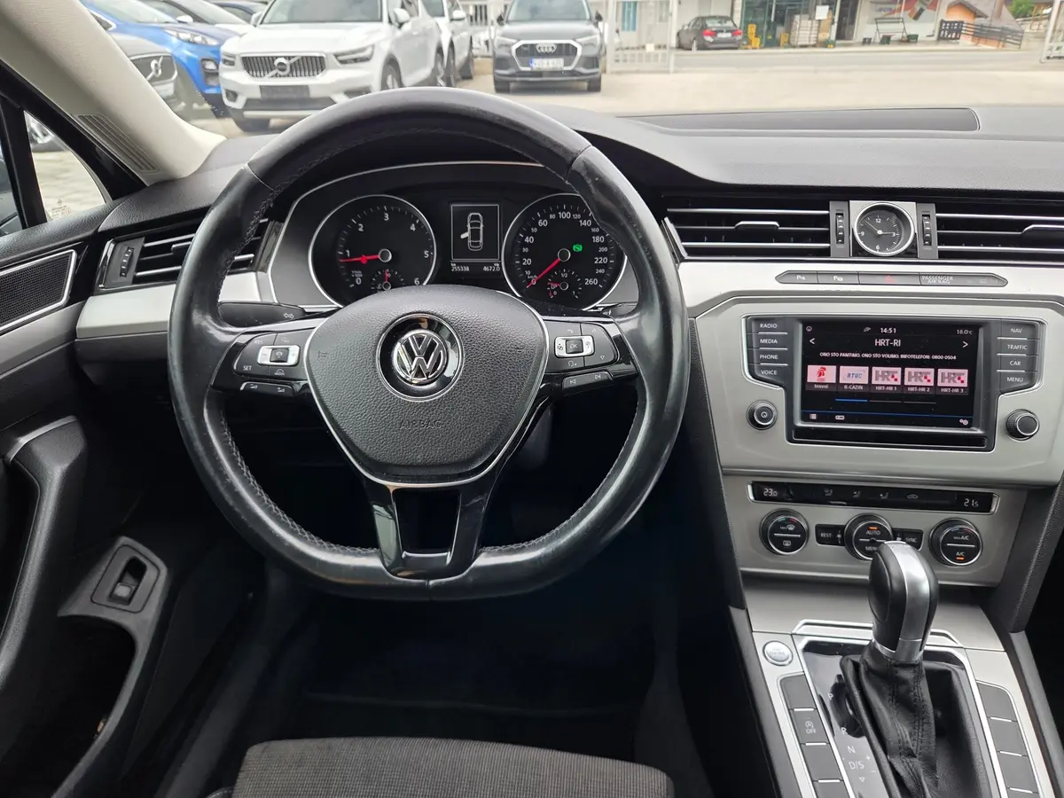 Volkswagen Passat 1.6 TDI DSG  - 16