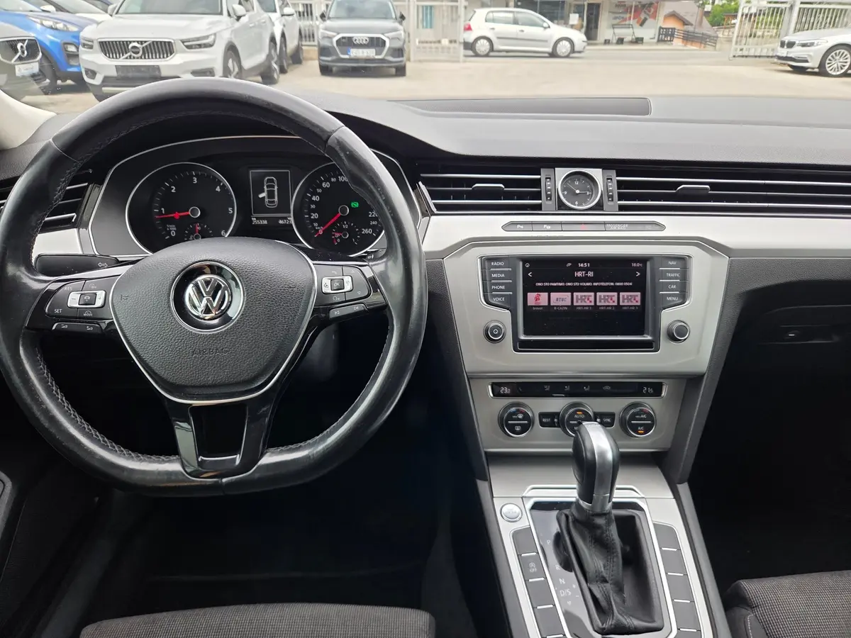 Volkswagen Passat 1.6 TDI DSG  - 17