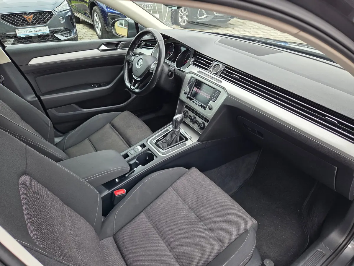Volkswagen Passat 1.6 TDI DSG  - 18