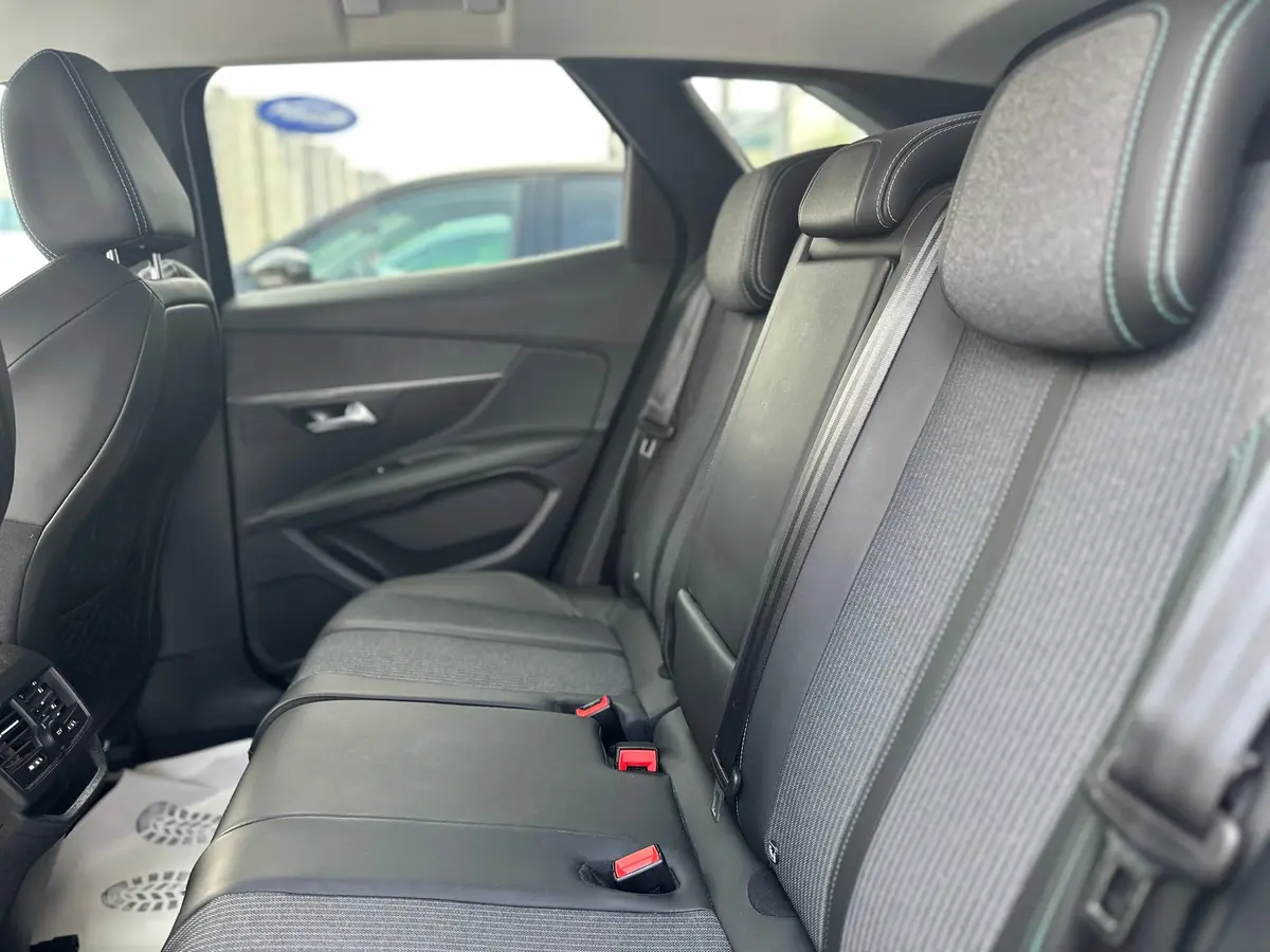 PEUGEOT 3008 1.2 PURETECH ALLURE - 17