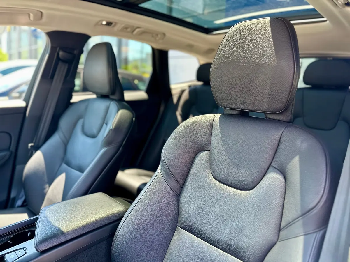 VOLVO XC60 T6 AWD RECHARGE - 11