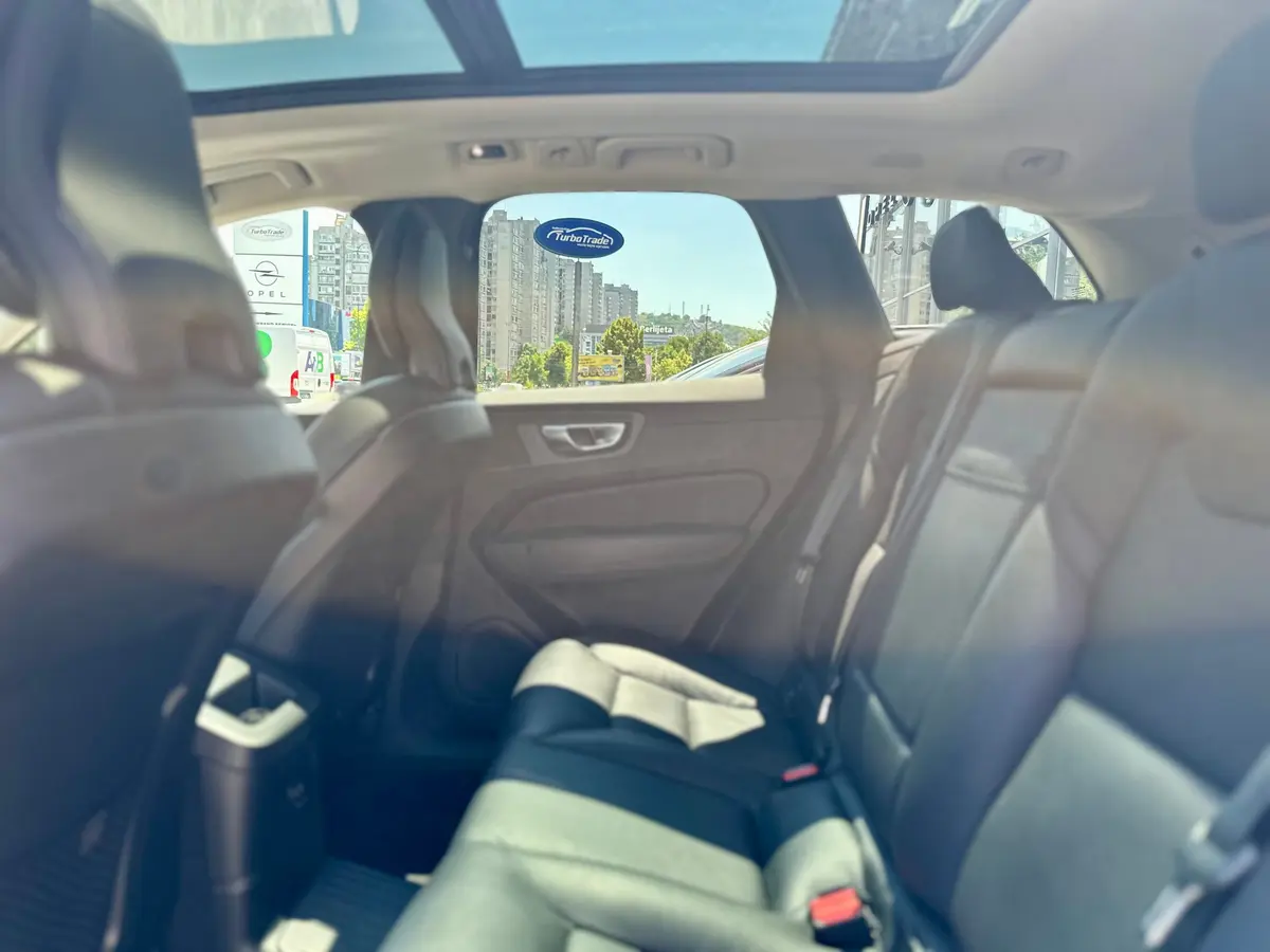 VOLVO XC60 T6 AWD RECHARGE - 18