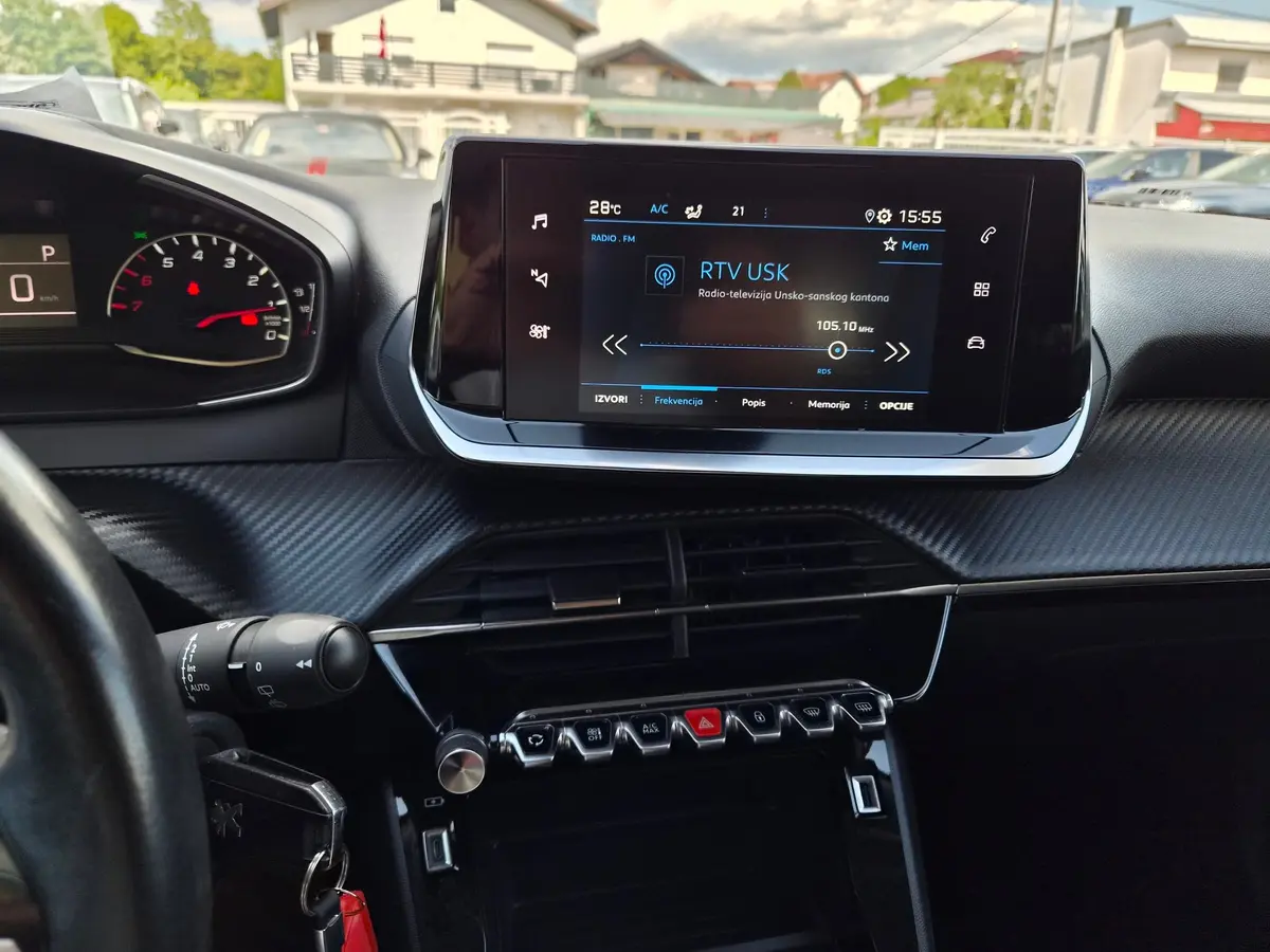 PEUGEOT 2008 1.2 PURETECH - 15