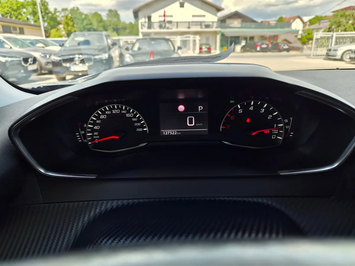 PEUGEOT 2008 1.2 PURETECH - 16